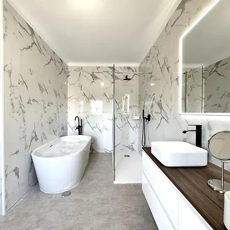 Villa Amazing With Private Pool By Homing