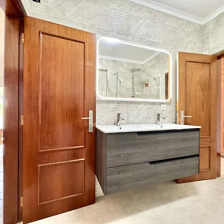 Amazing With Private Pool By Homing וילה